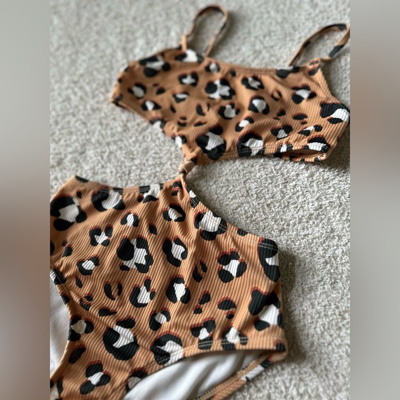 Girls Leopard One Piece Bathing Suit - Picture 2 of 4